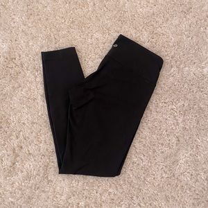 Lululemon Mid-Rise Wunder Under’s Size 6